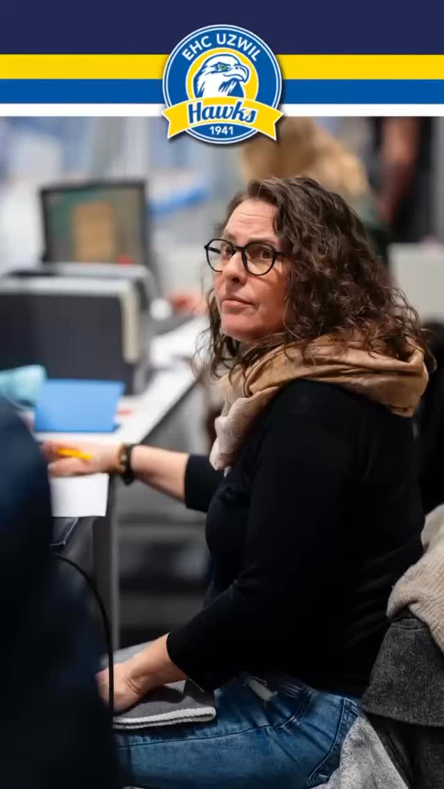 Zum Ende der Saison möchten wir uns bei allen Helferinnen und Helfern bedanken, die unter anderem unseren Spielbetrieb überhaupt erst möglich machen. Auf den Bildern ist die «Hüslicrew» des Team 1 zu sehen – unser Dank gilt jedoch allen Eltern und Freunden, die uns auch in dieser Saison wieder tatkräftig unterstützt haben🫶
#ehcuzwil #ehcuzwilhawks #oneteamonespirit #uzehalle #danke