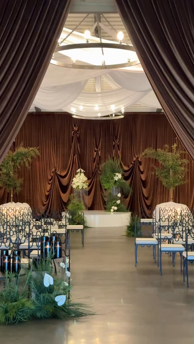 Mr & Mrs Prince 🤍
Planning | Styling | Stationery @veilsandvibes
Draping @specialoccasionswa
Florist @ivybloomevents
Hire @eventartillery @hiresociety @eventrepublicau @thedancefloorco Invicta Construction
Venue @sandalford_weddings_ @sandalford_wines
Sand Candles @chameleonsandcandle
Sand Candle Styling @sandcandlestyling
Photographer @amanda.aftonphoto
Videographer @keithscottfilms
Ice Sculpture @icesculpturesperth
Bridal Makeup @emilywalters_mua @makeup_gracehal
Bridal Hair @arzu.artistry
Cake @katebatter
Musicians @dolceensembles
DJ @simplyentertainmentperth
Gelato @thatlittlegelatocart
Transport @limousinesaustralia @party_bus_perth
Bridal Attire @archelabridal The Fitting Room
For @deswardtj & @brandon_prince96 🤍
#veilsandvibes #perthweddings #weddinginspoperth#bestweddingsperth #perthweddingplanner