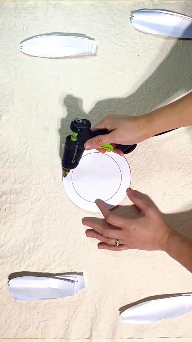 Make a giant paper daisy with our digital template.
Available in SVG you can use for cutting machines and PDF that you can print then cut by hand
Check out our story/ template highlight for the link or our website, dwblooms.com (Link in bio)
#giantflowers #diydecor #flowerwall