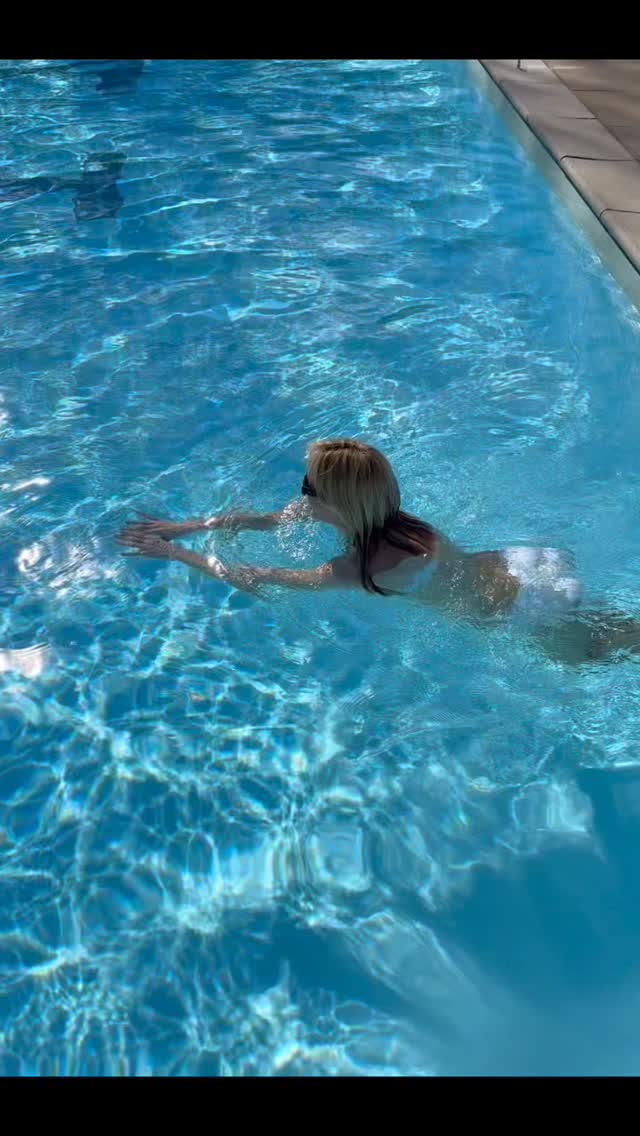 Swimming into Summer at Burford Bridge Lido… 🧜♀️
#surreyhills #dorking #lido #winelover