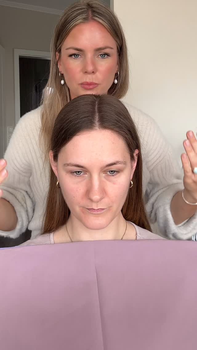 Was wirklich funktioniert?
💜 Mitteldunkle bis dunkle Lilatöne
– gedeckt, aber mit genug Kraft
Und genau da passiert der Unterschied:
✨ Die Haut wirkt klarer
✨ Die Augen strahlen mehr
✨ Das ganze Gesicht bekommt Frische
Zum Schluss noch ein abgestimmtes Make-up –
und alles wirkt sofort stimmig 🤍 es ist ein einfaches Tages make up welches sich super in den Alltag integrieren lässt und sie trotzdem aussieht wie sie selbst nur betonter
Farbe kann so viel verändern… wenn sie wirklich passt.
#farbberatung
#farbtyp
#farbenwirkung
#gedecktefarben
#natürlichebeauty