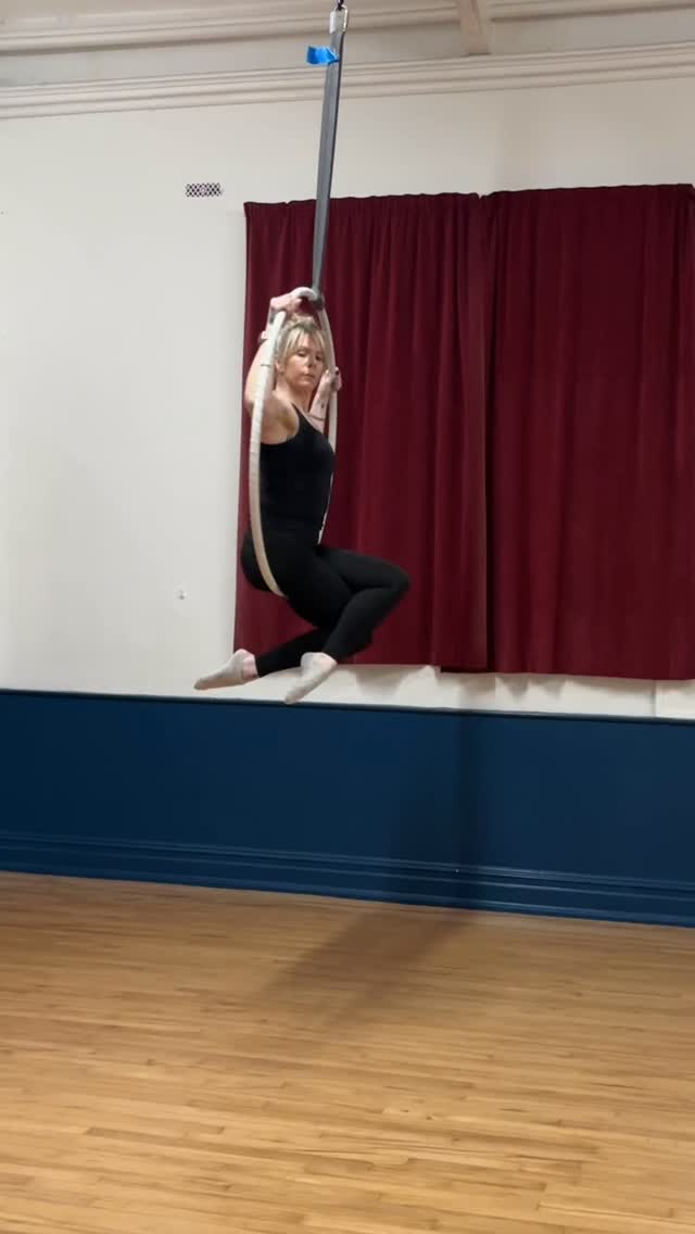 Anyone fancy trying the batwing?? Book yourself into our aerial hoop class tonight at 6.15pm in Ashburton Arts Centre #batwing #aerialhoop #aerialist #letsgetbatty #aerialfun