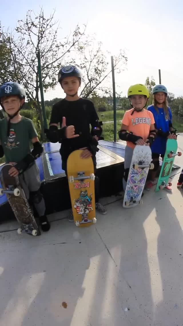 🌸 STAGE VACANCES DE PÂQUES – M GLISSE
📅 20 → 24 avril | 🕘 9h00–16h30
📍 M Glisse Park – Vallon du Soleil (La Crau)
🛼🛹🛴 Roller / Skate / Trottinette
Une semaine pour progresser et se faire plaisir au skatepark ✅
Stage ouvert à partir de 6 ans, avec des groupes du débutant au confirmé. Encadrement diplômé, conseils personnalisés, ateliers techniques et sessions skatepark 🔥
🚌 Navette mini-bus Toulon ⇄ La Crau (aller/retour) disponible.
👨👩👧👦 OFFRE FRATRIE : –100€ dès le 2ᵉ enfant de la même famille
➡️ Code à utiliser à l’inscription : KIDS26
👉 Plus d’infos en lien dans la bio sur notre site internet : www.mglisse.com
⚠️ Places limitées.
#MGlisse #StagePaques #LaCrau #Toulon #Roller Skateboard Trottinette VacancesDePaques StageGlisse GlisseUrbaine