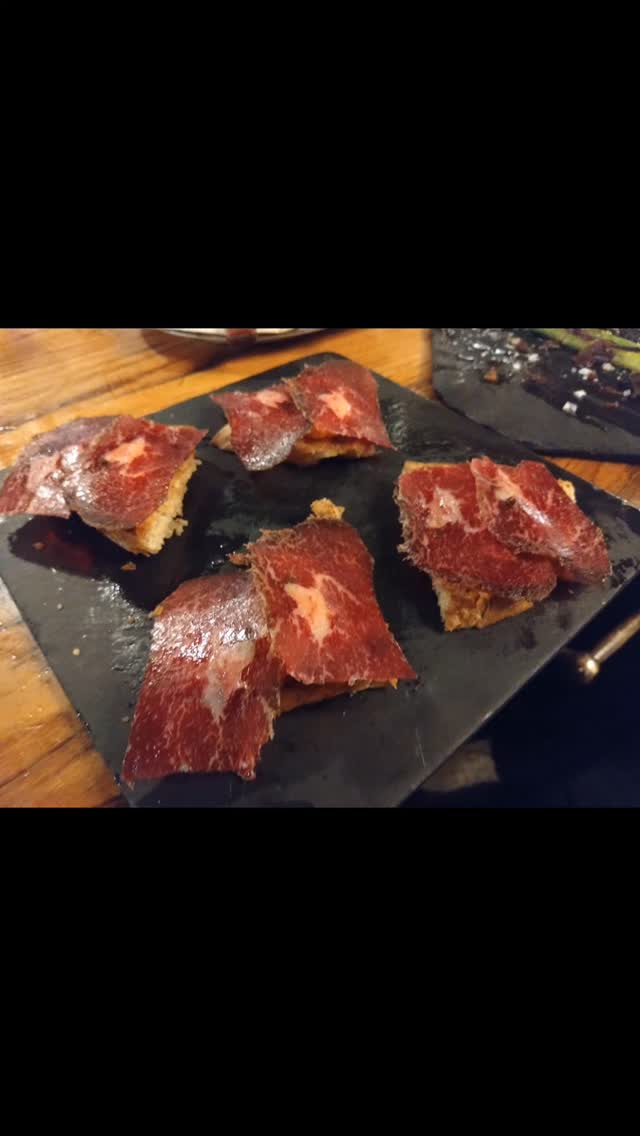 Really nice to take some nice folk off to experience Madrid the way it was meant to be tasted... We really try to go beyond the standard patatas bravas and croquetas and to give you an authentic night out in some of our favourite local bars that you might not otherwise visit, getting you to taste some things you might not otherwise try and showing you the way the Madrileños do tapas. For more information on what we do please follow the link in our bio.
.
.
.
.
#travelerschoice #madridtapas #madridfoodtour #tapastour #madridtips