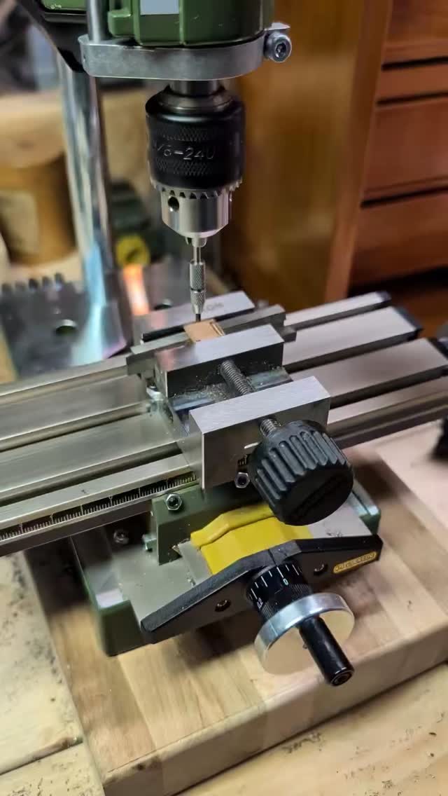 Testing out a Cratex stick as an abrasive for perlage. Using the XY table to index accurately is a game changer for keeping the pattern uniform. Next step: a rotary table setup for that classic circular flow. It's all about the practice now so I can eventually apply this finish to my own bridges and plates!
#watchmaking #watchmaker #perlage #horology #proxxon