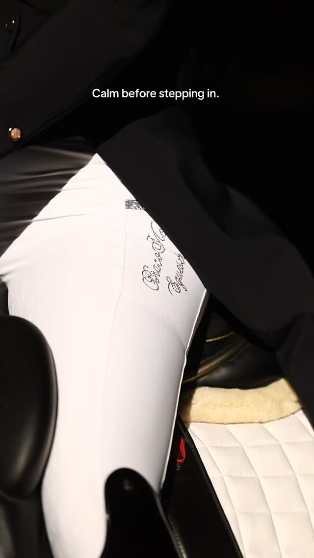 Nuestros Breeches de competición. Un toque de brillo marca la diferencia. ⭐️🐎
Our Competition breeches. A touch of sparkle makes the difference.⭐️🐎
👸 @veronica.graebeduenkel
📸 @ambracero @twohearts_portrait
#equestrian #dressage #equestrianfashion #ridingoutfit #equestriancompetition