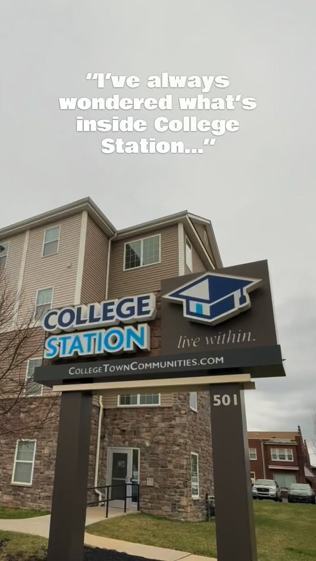 Curious what resident life looks like on the inside? 🔑 Step through the front door and discover your new favorite view. From designer finishes to state of the art amenities, we’ve handled every detail. 🏠✨
#CollegeTownCommunities #LiveWithin #Tour #ResidentLife