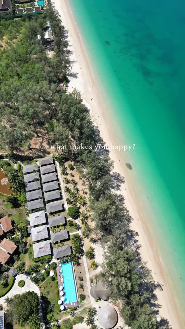What makes you happy?
This. 🌊✨
Turquoise water, endless horizons and a place that feels like peace.
Sometimes, it’s not complicated…it’s just this moment, this view, this feeling.
#longbeachchalet #kohlanta #paradise #thailand #beachvibes