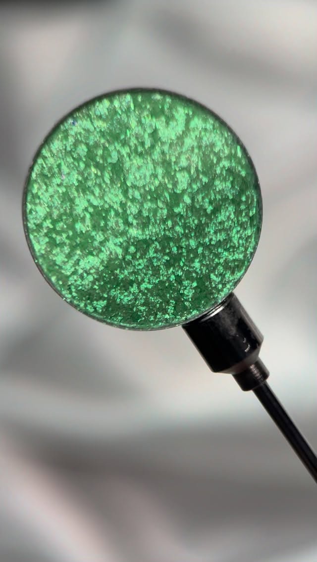 Add a touch of lime glow to your makeup ✨
Cyber Mist eyeshadow in electric green enhances any look and gives it a fresh, vibrant finish 💚
Artist @eyesofathena 🩷
#makeup #eyemakeup #prettymakeup