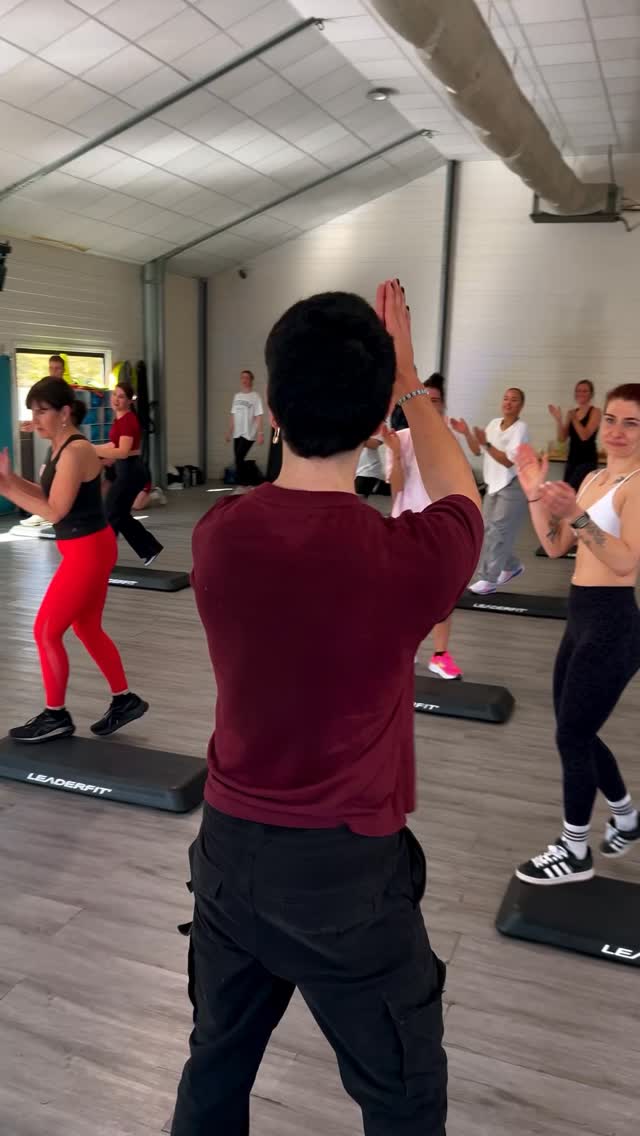 🔥 EASY STEP ++ 🔥 Le plus grand bonheur c’est de voir un public déterminé, qui est là pour relever le challenge 🔥!! Vous avez été toutes et tous on fire jusqu’au bout 💪🏻 J’ai VRAIMENT KIFFÉ ce moment avec VOUS!!! 🔥❤️🔥 @ekko.fitness Merciii à l’infini de m’avoir permit de vivre ce moment avec vous ❤️🔥🙏🏻
#fitness #fitnessmotivation #freestyle