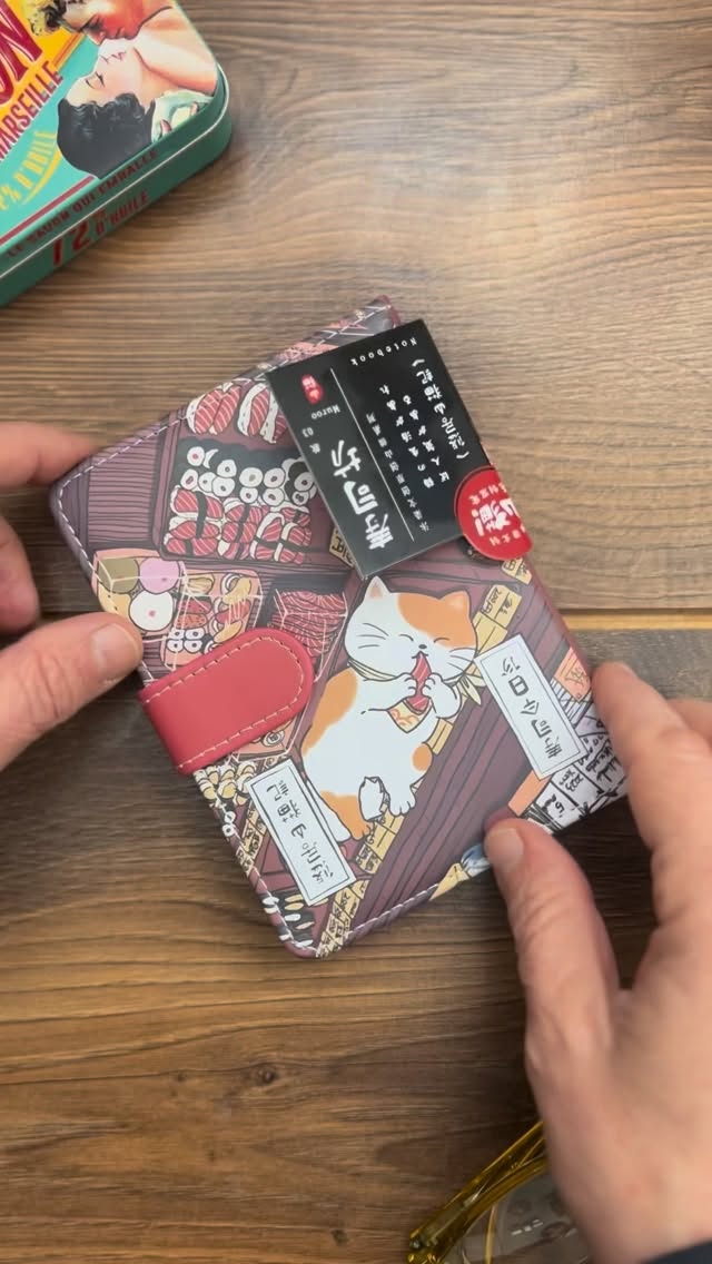 …l’ho preso per me, giusto per segnarci qualche appunto. Ma mi sa che non ci scrivo sopra 😜😜 e’ troppo bellino. Ah ovviamente la scelta dell’illustrazione #gatti è puramente casuale. Che ne dici, ti piace questo piccolo blocco note? #relax #japan #quaderni #cosestrane