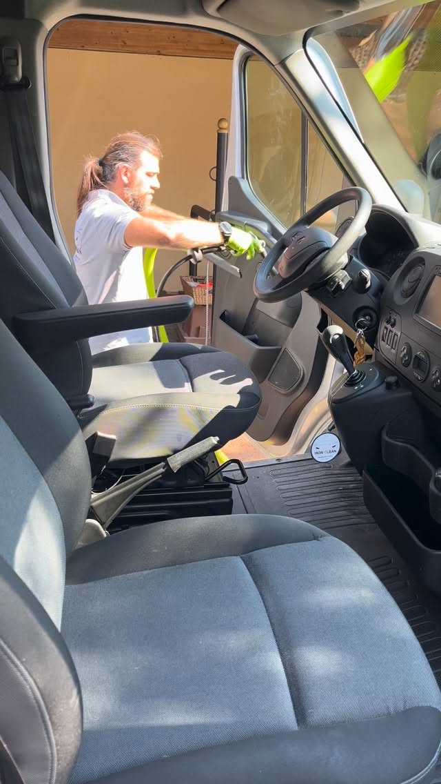 Un petit tour à l’intérieur ! #lavageauto #detailing #gironde #ironclean