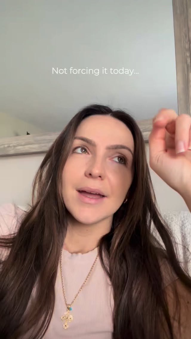 I think my biggest flex this year is having boundaries, saying no, and allowing myself to take a moment when things feel heavy. 🌷
#momlife #nervoussystemhealing #mentalhealthday