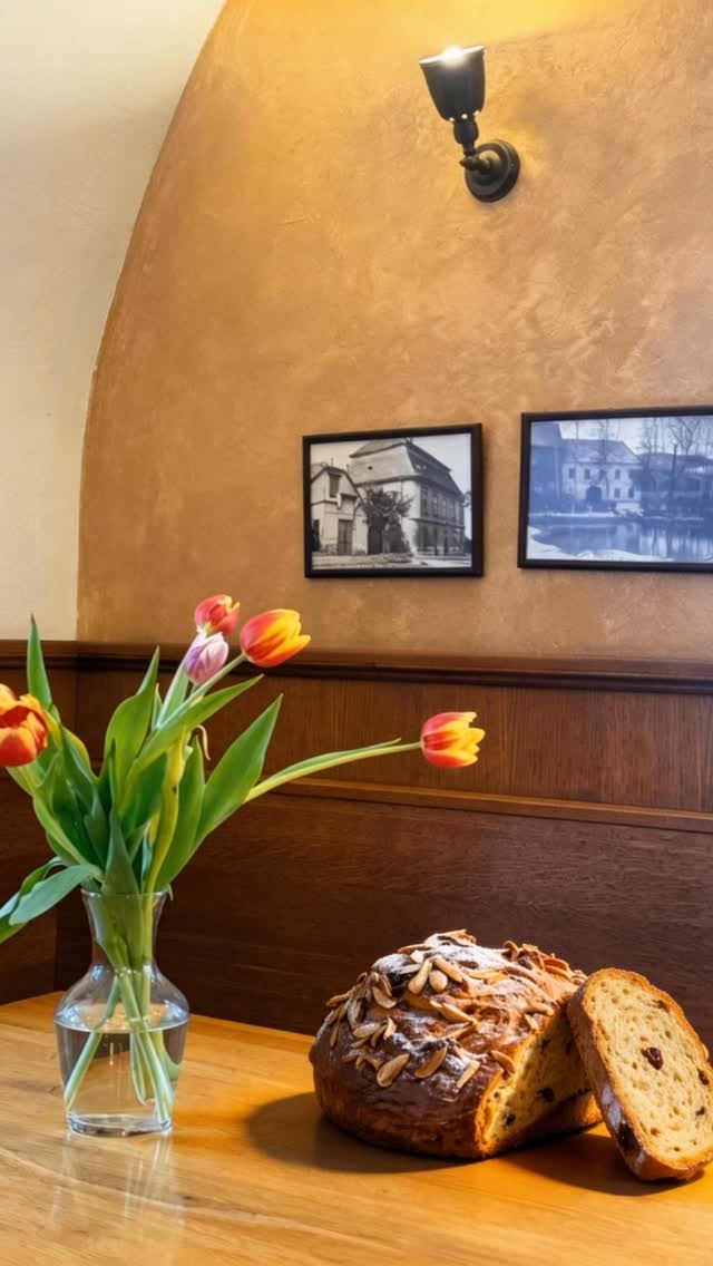 Velikonoce bez mazance? To rovnou zruš svátky. 🐣🔥
Poctivý Velikonoční mazanec, 1 kg nadýchaného štěstí.
Žádná suchá nuda! Je vláčný, voňavý, přesně tak, jak má být.
Cena: 125 Kč
Objednávky bereme jen do 31. 3. (Pište, volejte)
Vyzvednutí: 2. 4.
Nečekej, až zbydou drobky.
Objednej si svůj kus včas. 👇