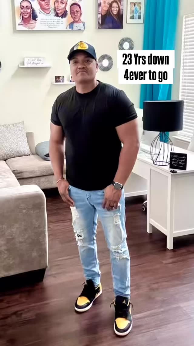 I often hear Tamarâs saying when I think of my hubby đ
âCause this dude right heređđŸTOTALLY. DIFFERENT.â