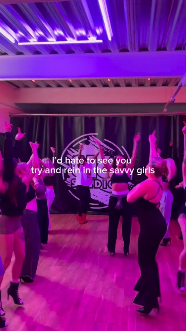 NO ONE COULD EVER REIN US IN 🙂↔️🙂↔️🙂↔️🙂↔️
At Savvy Heels, it’s more than just dance classes, it’s a COMMUNITY. We’ve created a space where everyone feels safe, confident and completely themselves. It’s about good energy, real connections, and showing up exactly as you are.
We laugh, we hype each other up, we grow together and yes, we have a lot of fun while doing it.
This is your space to feel empowered, expressive, and free!!!
Savvy Classes THIS WEEK:
Savvy Tuesdays 7:30pm Beginners
Savvy Wednesdays 8:30pm Improvers
Savvy Thursdays 8pm Intermediate
Savvy Saturdays 12pm Beginners
Book via Savvy Website 📥 (Link in Bio)
#SavvyHeels #HeelsClasses #Manchester #Community #ReinMeIn