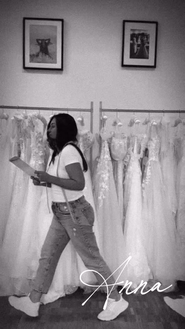 Wir, die jeden Moment mit dir fühlen.
Morgen sind wir für euch auf der Ordermesse @europeanbridalweek in Essen. Sind schon sehr gespannt, ihr auch?
Schaut gerne morgen in unsere Story rein.
Bis morgen, eure Brautliebe 🤍 Mädels
#brautmode #neuekollektion #essen #brautkleider #explorepage
Ordermesse
Essen
Brautmoden