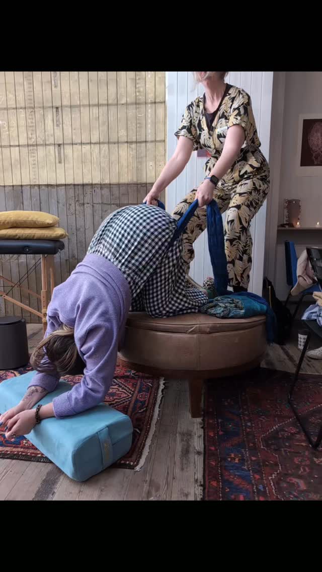 Today was a good day.
.
Learning about and practicing the biomechanics of birth with fellow doulas, local midwives and yoga instructors. With a better understanding of what's happening in the bodies of the people we work with, in our little corner of the birth world at least, we can make a difference.
.
To be honest, any day spent in the company of these incredible women is a good day, but the jiggling and sharing of knowledge and experiences was just đđť
.
Big thank you to @mote102leith for hosting, @theserenitydoula for her teachings, and @_sophie_orton_doula for organising,
and of course to the wonderful women who were there
@growandgatherbirth
@katefloriobirthdoula
@louisahummingtreeyoga
@yogabirthwellbeing
@ashleyyogadoula
@alignbirth
@caitlinheavey_yogabirth
@dutchie_doula
@chloeconnell_
@breatheintobirth
@doula_rosie
@connectedwavesbirthing
and Catherine Payton