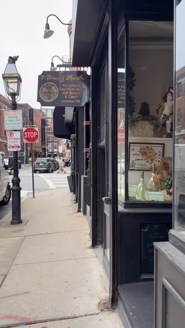 Custom Sketch Artwork ON LOCATION. 🖼️
Commission your own piece by @ryan_stranz at @flourishfoundry.
#customart #boston