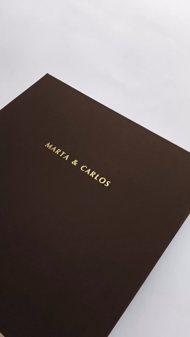 Recuerdos que se pueden tocar ✨
Este álbum recién salido de horno estará muy pronto con ellos @martabell.al @carlos.nielfa 🤍