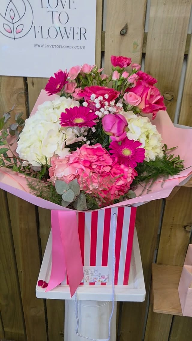 🎀🌸🌷
www.lovetoflower.co.uk