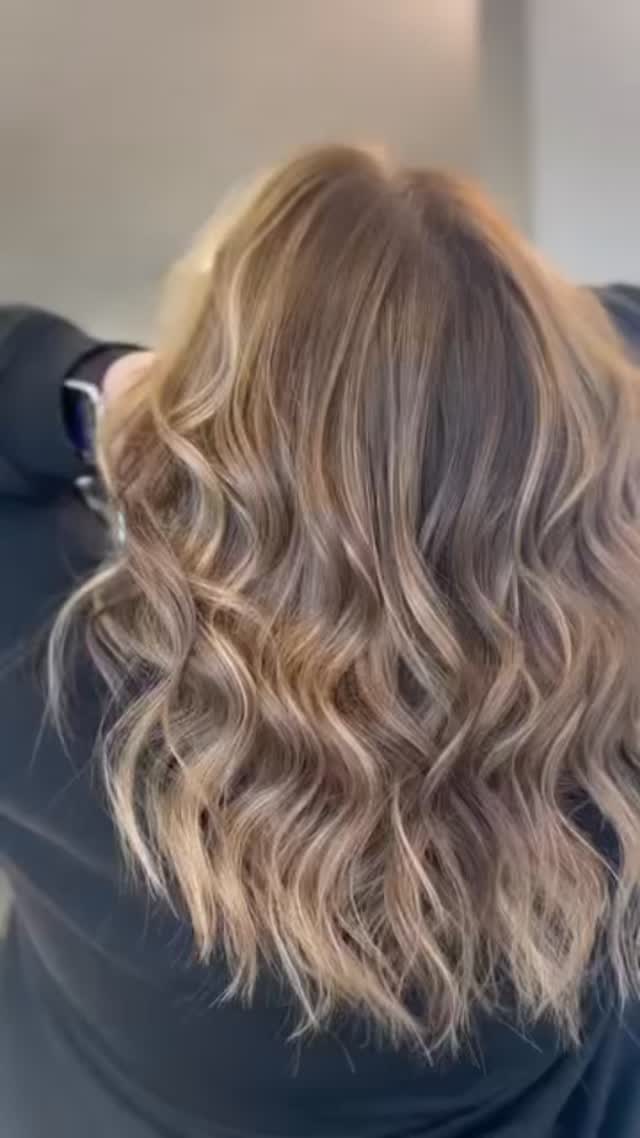 🌷🌸
Colour by @emmahirst.styles ! Tap that ❤️ if you’re loving this look!