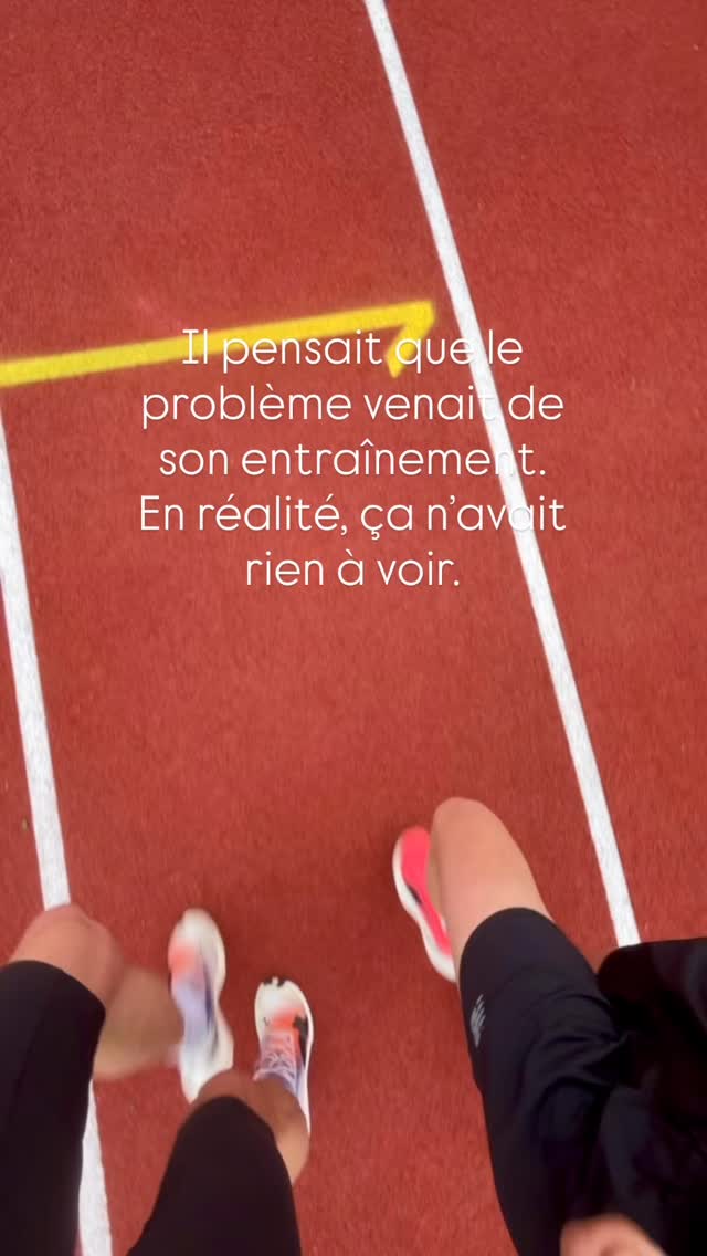 Il pensait que le problème venait de son entraînement. En réalité, ça n’avait rien à voir.
Sportif investi, sérieux, régulier. À l’entraînement, tout se passe bien. Mais en compétition, plus rien. De la pression, des doutes, un blocage.
Au départ, il pense devoir s’entraîner plus, faire mieux, se préparer encore davantage. Mais en séance, autre chose apparaît. Une peur de mal faire, une peur de décevoir, une pression qu’il se met seul. Et surtout une pensée : “je n’ai pas le droit de me rater”.
Avec ça en tête, impossible d’être relâché. Il contrôle, il se retient, il joue avec la peur au lieu de jouer librement. Résultat : moins de fluidité, moins de plaisir, moins de performance.
En creusant, il comprend que ce n’est pas un problème de niveau. C’est un problème de pression qu’il s’impose lui-même. Et surtout, il comprend qu’il peut penser autrement. Que rater ne remet pas tout en question, que la performance ne définit pas sa valeur, et que c’est justement en lâchant cette pression qu’il peut retrouver son vrai niveau.
Parce que parfois, ce qui te bloque, ce n’est pas ton corps. C’est ce que tu te racontes dans ta tête.
Moi c’est Apolline, préparatrice mentale. J’aide les sportifs à comprendre ce qui se joue vraiment dans leur tête pour retrouver de la liberté dans leur performance.
Si tu te reconnais là-dedans… tu sais ce qu’il te reste à faire ☺️ Rdv dans ma bio !
#preparationmentale #angouleme