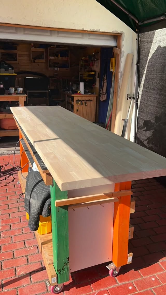 Always love putting finish on a butcher block top.
🔸🔹🔸🔹
#fuzzyswoodworking #butcherblock #butcherblockcountertop #workbench