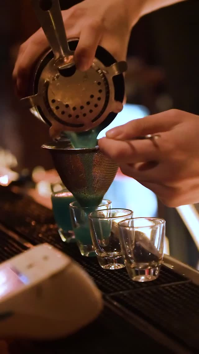 The essentials you actually need 🍸
£5 cocktails (from a selected 7 on our menu)
3 shots for £10 (Baby Guinness & Apple Sourz only)
Availability:
Mon–Thurs: 9pm-Midnight
Sunday: 9pm-11pm
Students ID required! 🎓
#Thirst #OxfordBar