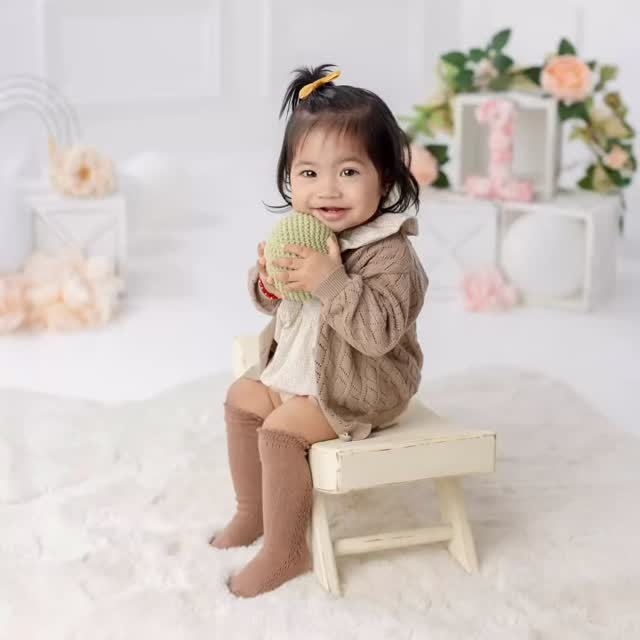 First Year Birthday! #1yearstudiophoto #1yearmilestone #babystudioPhotography #firstyearphoto #familyStudio 1yearPhotoStudio