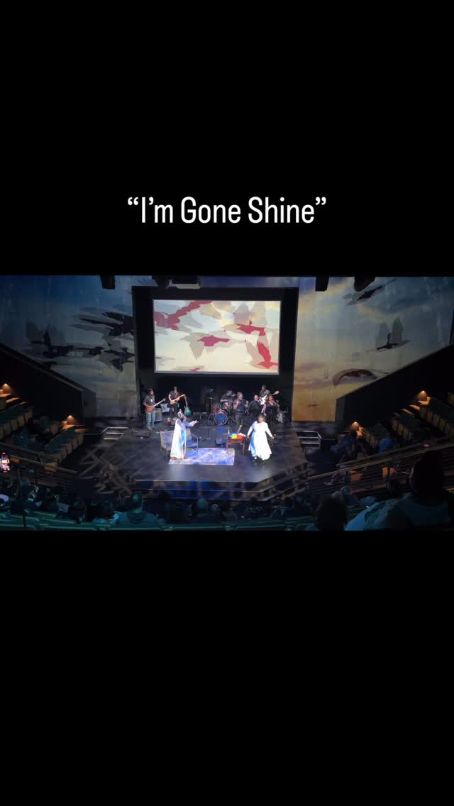 Stunning visuals by @clarissa.david.art. This show was a fusion of my favorites things: music, art, and dance. My inner child is smiling so big. This particular song and chakra are the most important to me. I’m finally finding my voice, my confidence and it feels so good.
.
.
.
#innerchildhealing #healingmusic #indieartists #chakrahealing #virginiabeach