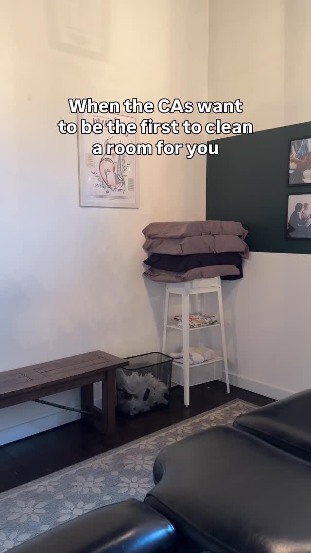 Couldn’t be us fighting over who has to do it…
It’s always who gets to do it 😌
Because serving your family well starts before you even walk through the adjusting room door 💛
But we have to know…Team Izzy or Team Jackie?!