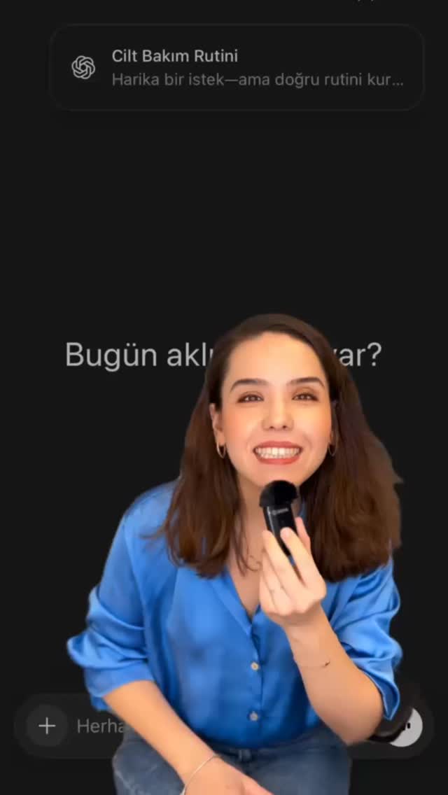 Son dönemde yapay zeka destekli cilt bakım rutinleri oldukça popüler.
Ancak burada önemli bir noktayı gözden kaçırıyoruz…
Cilt; sabit değil, dinamik bir organdır.
Yaş, hormonlar, çevresel faktörler ve hatta stres bile cilt yapısını sürekli değiştirir.
Yapay zekâ ise size yalnızca veri üzerinden, standart öneriler sunar.Gerçek dermatolojik yaklaşımı öğrenmek için izlemeye devam edin.
Sizce işimizi elimizden alacak mı?