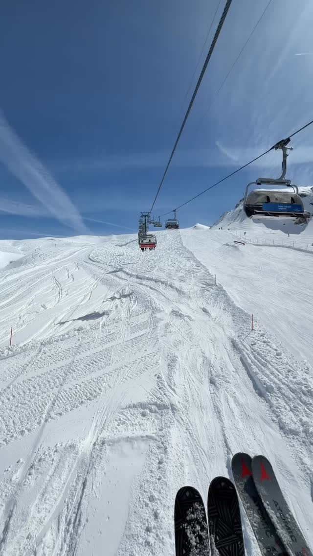 s skiweekend i de melchsee-frutt!
wie d backflips hed s wätter super gstartet ond denn starch nocheglo, trotzdem hemmer en super cooli ziit ufem boni-stock gha⛷️🎉