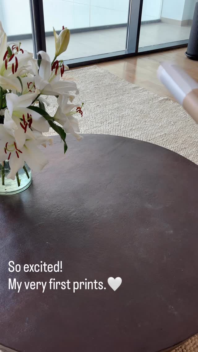 My very first prints.
A small test.
created to carry the same energy as the original work.
I’m exploring the idea of making my art more accessible.
If you’d like more information, feel free to send me a message.
#ArtPrint #LimitedEdition #AbstractArt #ContemporaryArt #SignedEdition