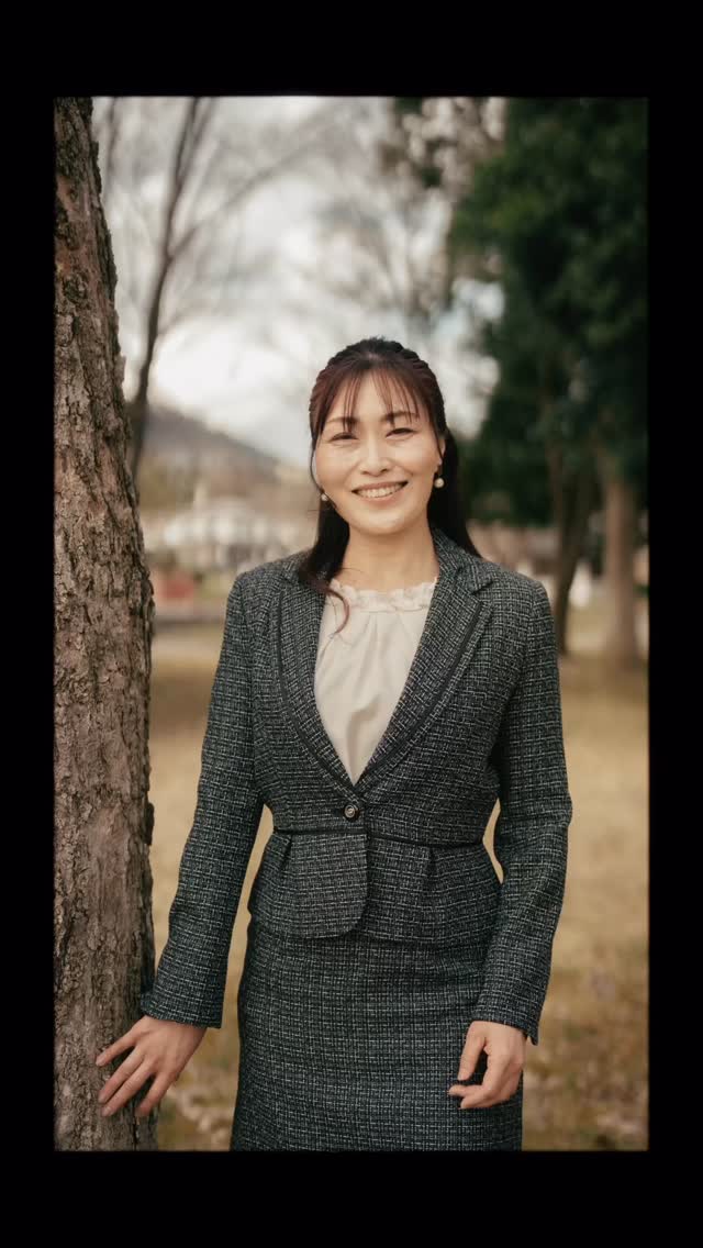 どれだけ距離が離れても
離れても 離れても
いつも側にいる
そんな親と子どもたちの関係性を
撮りました。
真っ直ぐな眼差しで
見つめてくれた君たち
それを信じて見つめる母
呼んでいただけて
本当に嬉しかった
心から感謝しています
また
遊びましょう
あっきーより