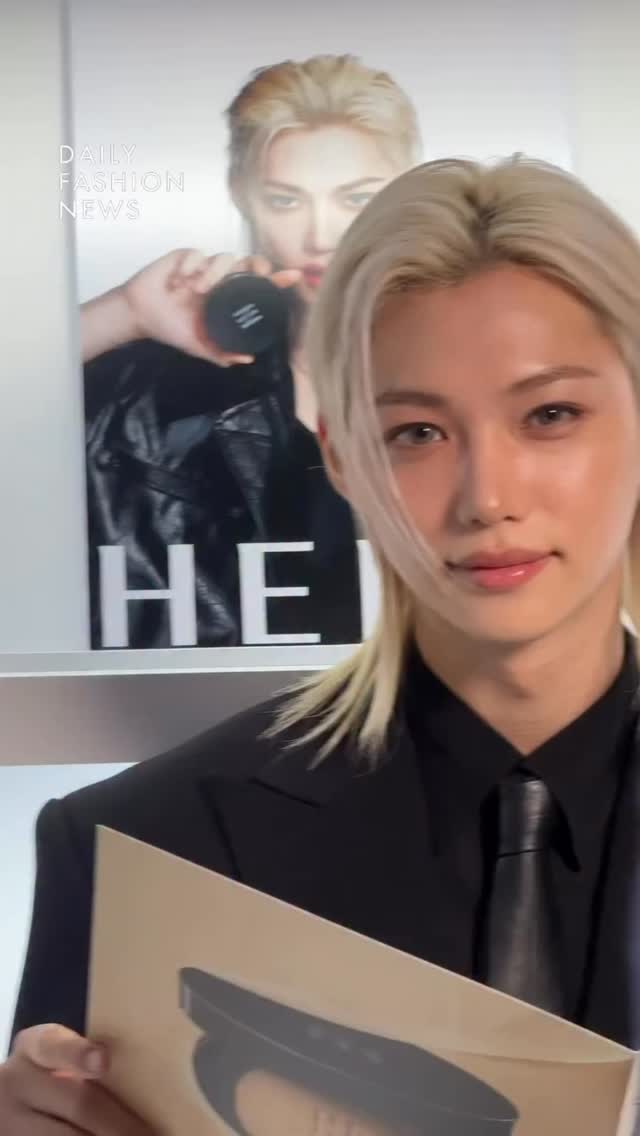 @dailyfashion_news
Son visage… c’est criminel 😩🔥
Felix au HERA BLACK EVENT…
juste là, à servir une face card irréprochable sans le moindre effort.
Comment rester normal face à ça… sérieusement ?
#Felix #필릭스 #StrayKids #HERA #HeraBlackEvent