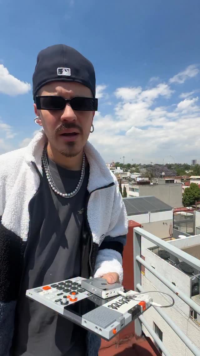 ¡CARACAS! 🇻🇪, estoy buscando proyecto pa’ abrir mi show el viernes 1ero de mayo.
Móntate en este beat y etiquétame, el más creativo gana. Pueden ser raperos cantantes o instrumentistas, que tengan música propia y un show armado.
Fecha límite de recepción: 17 de abril ⏰ 🗓️