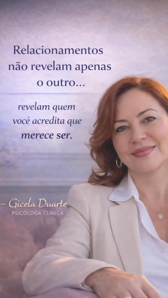 Você não escolhe alguém por acaso.
Você escolhe a partir do que acredita merecer.
E isso, muitas vezes, não está consciente.
Se você se vê em relações onde precisa provar seu valor…
talvez seja hora de olhar para dentro, não para o outro.
✨ Amor saudável começa na forma como você se enxerga.
💬 Você tem escolhido ou repetido?
#psicoterapia #autoconhecimento #saúdemental #relacionamento