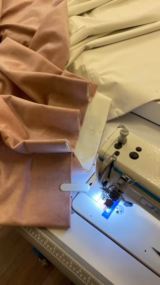 Triple pinch pleat velvet curtains in production. Every pleat is hand finished with skill & precision. Hand made in Bristol by @zeal_interiors_
#bristol #bristolcurtainmaker #bristolinteriors #velvetcurtains #clarkeandclarkefabric