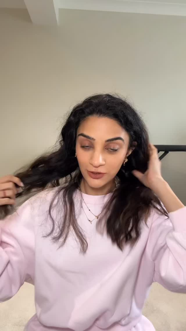 I know. I know not my usual content… but I cannot gatekeep this one and this is the year where I’m simply not overthinking my content🙌
I’ve been using this @revlonhairtools @revlon since December and after months of constant use, I can honestly say it’s worth every penny. It’s also currently on sale which is another reason I was so keen to get this video out. (Not an ad)
Rollers are from @mykitsch 🤍
Hair protector @kerastase_official @ghdhair
Comment “hair brush” below and I’ll DM you the link, or check my stories today if you want it straight away 🙌
#hairstyle #hairtool #dysondupe #blowout #hairvideo