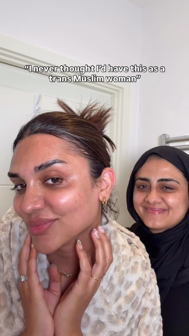 Life really surprised me with this one 💖
#trans #muslim #lgbt #lgbtq #sisterhood