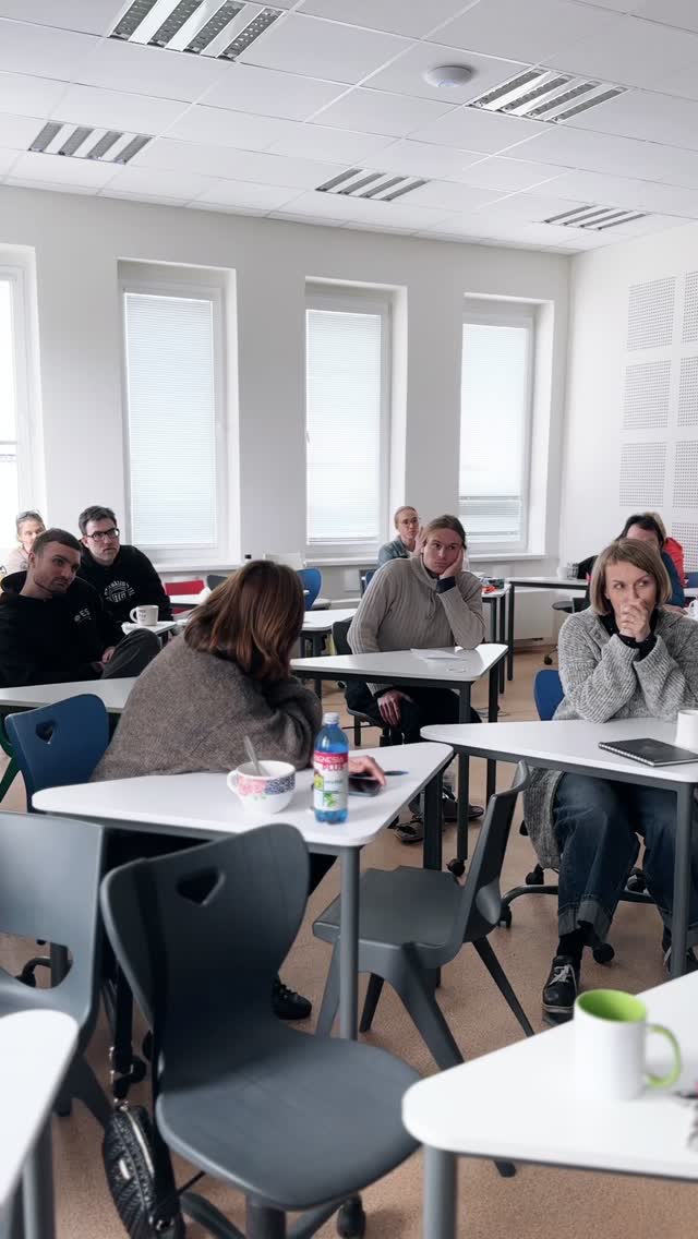 Já skoro nevidím žádný rozdíl. A vy? 💁🏻♀️ #itg #gymnazium #skoleni #nastym