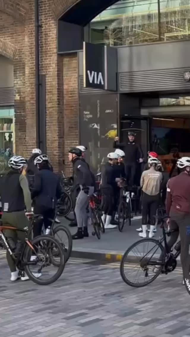 VIA Saturday Social off to box hill this morning, but before that time to check out what’s new from our brands and plan that next purchase.
All this over a coffee and chat with friends…