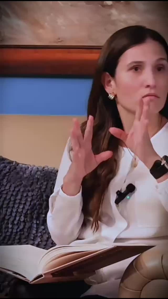 Hablar de Cristo no siempre será fácil.
Muchos no escucharán.
Otros se burlarán.
Algunos dirán que no.
Pero el apostolado no consiste en convencer a todos,
sino en sembrar con fidelidad.
Cristo también fue rechazado,
y aun así siguió anunciando la verdad.
No te desanimes si pocos escuchan.
Una sola alma que vuelva a Dios…
vale todo el esfuerzo.
Evangelizar es amar, incluso cuando te dicen que no.
#Apostolado
#Evangelizar
#SeguirACristo
#FeCatólica
#MisiónCristiana