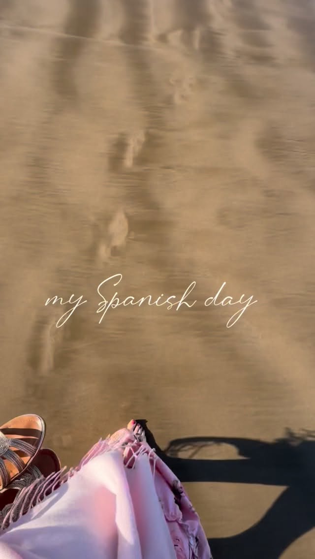 My Spanish day 💕
and 9 of 30 days of drawing ✨
Did I say already that I love living here?
#spanishlife #livinginvalencia #artistinvalencia #randomday #dayofanartist