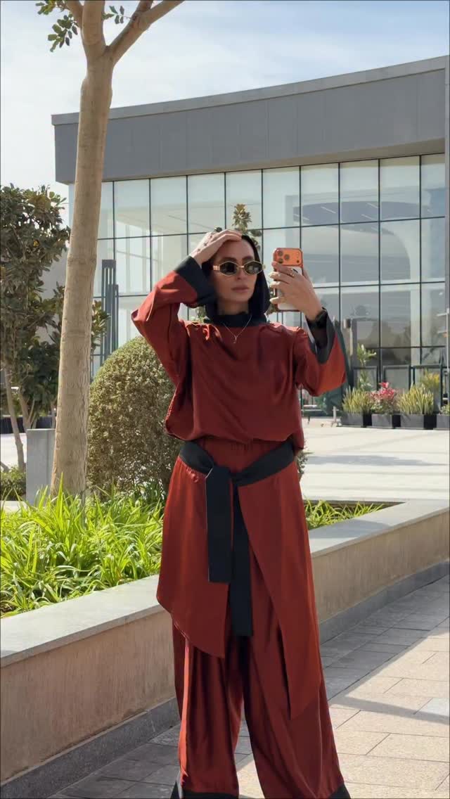 Burning in orange 🧡✨
Our new orange set is here to stand out 🔥
Designed with a statement tie belt that wraps from front to back for a flawless silhouette 🤍
Made from a very unique fabric you won’t find anywhere else ✨
Limited pieces only — once it’s gone, it’s gone 🧡✌️Coming soon… will be available soon on the website 🌐🧡#bycherwinewakeb #hijab #stylist #fashion #bycherwinewakeb