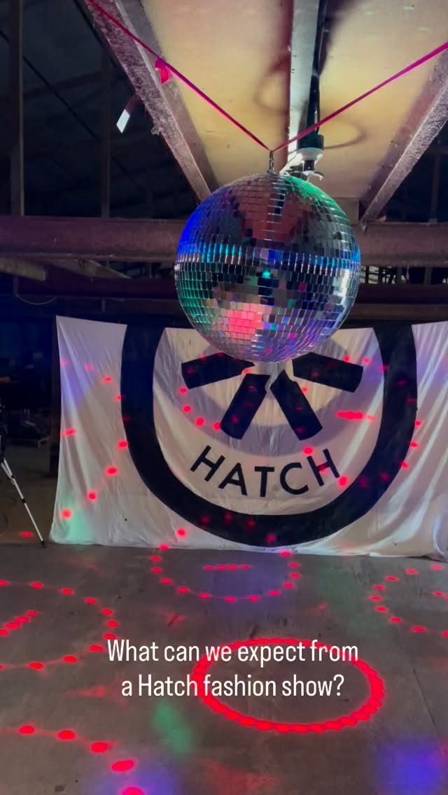 “What can we expect from a @hatch_somerset fashion show”?
Here’s a little taste of ‘The After Party’! ✨
Join us again on 10th April at @eastquaywatchet from 8pm.
Different stage, same magic! 🎉
@amandajshears_art
@nickysaunter
Me @thelostskylark
@louisagosling
@salvidgetina4
@madeirarevell
@georgina_towler
@dancingfountain
@jenniduttonartist
@sarah.meikle.artist
@alispangle @alisonjacobspainting
@ebenson_art
@catherineheardart
@artylisab
****
@philinicholas
@melaniedeegan
@suttononsutton
#hatchsomerset #artforall #somerset #performanceart #inspiration