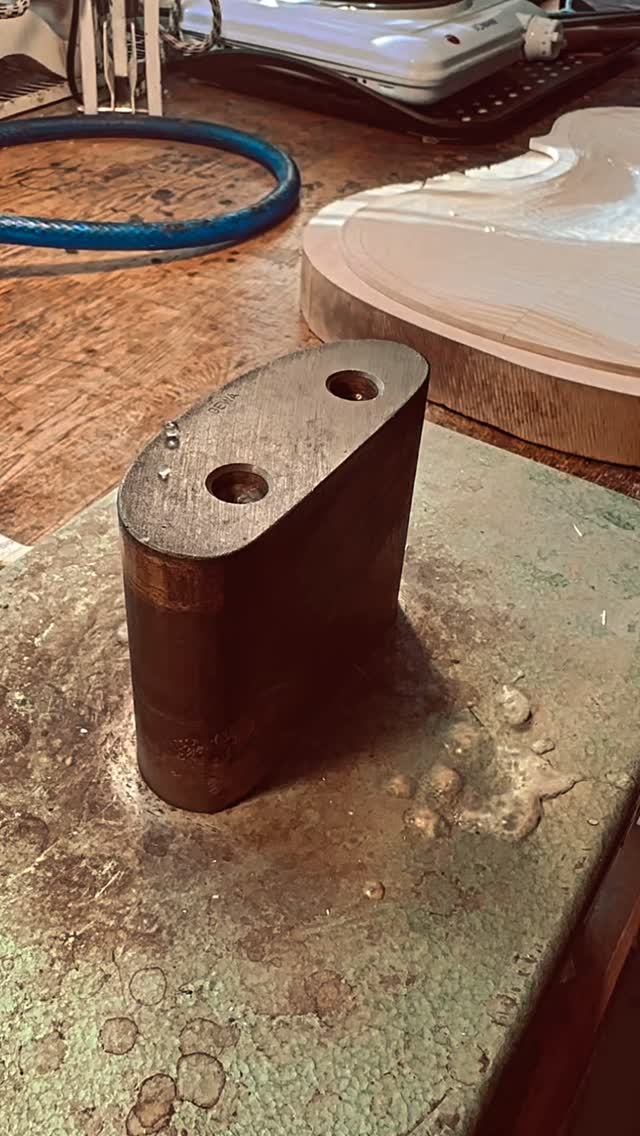 Stop.
This is how a violin is made.
A piece of wood.
Bent over heat.
Every movement shapes
sound and character.
No machines.
Only experience.
👉 Follow Geigenbau Hiller
for true violin making
#violin #violinist #musiclovers #classicalmusic #sound