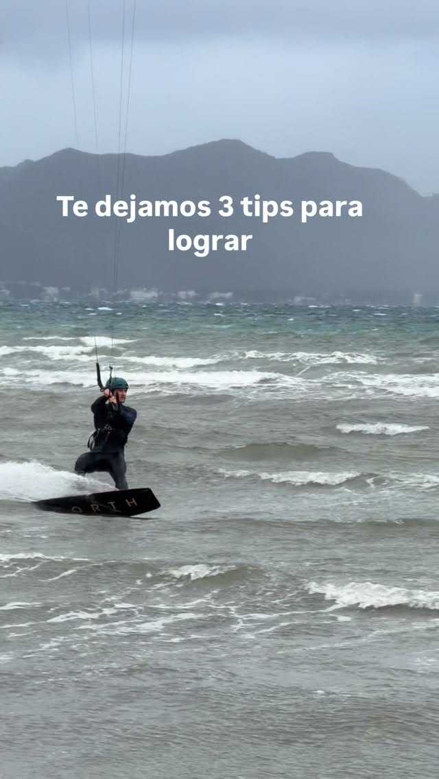 Te dejamos 3 tips claves para lograr tu primer salto! Escríbenos para saber más! #mallorca #kitesurfing #kitesurf